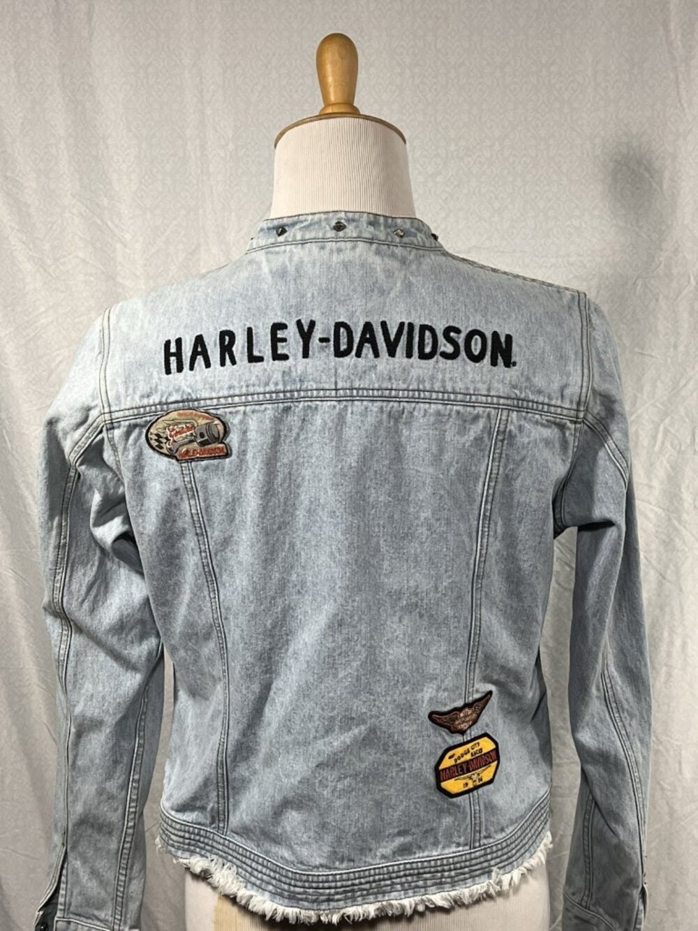 Women’s Sz XL Harley Davidson Denim Jacket Patches Studs Distressed Light Blue - Picture 6 of 13